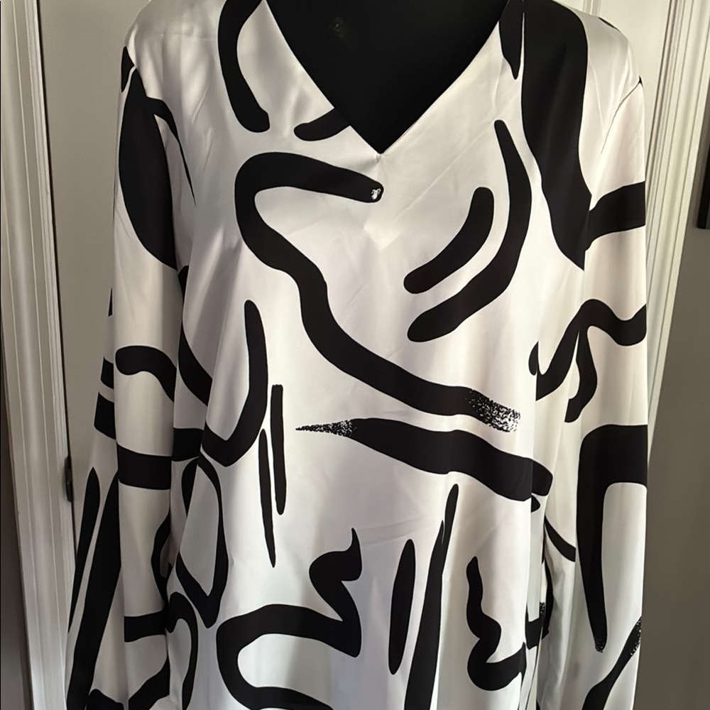 Black and White Abstract Print Blouse